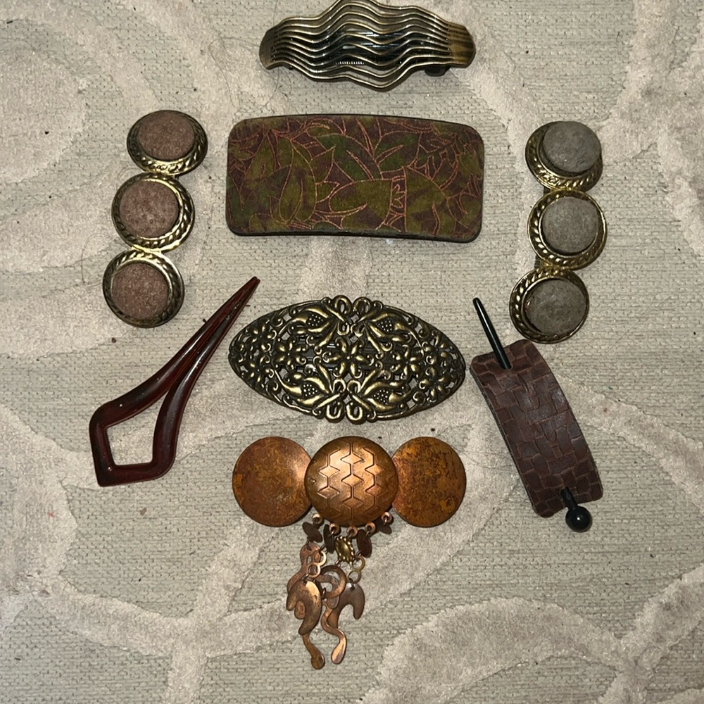 🌷Bundle 6 Barrettes and 2 clips🌷